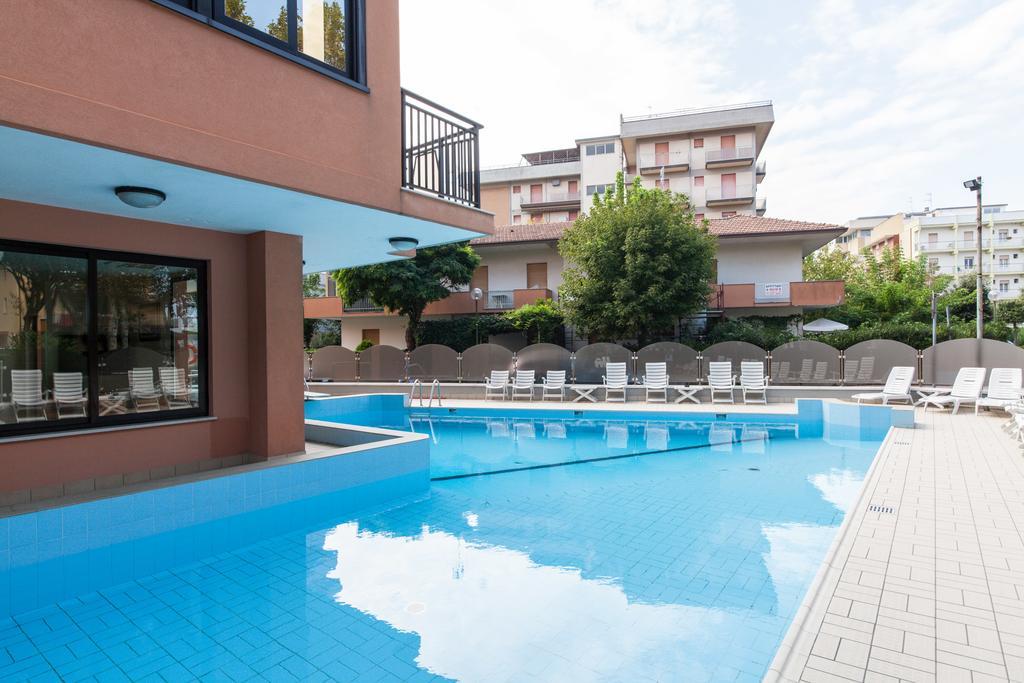 Hotel Apollo Cesenatico Esterno foto