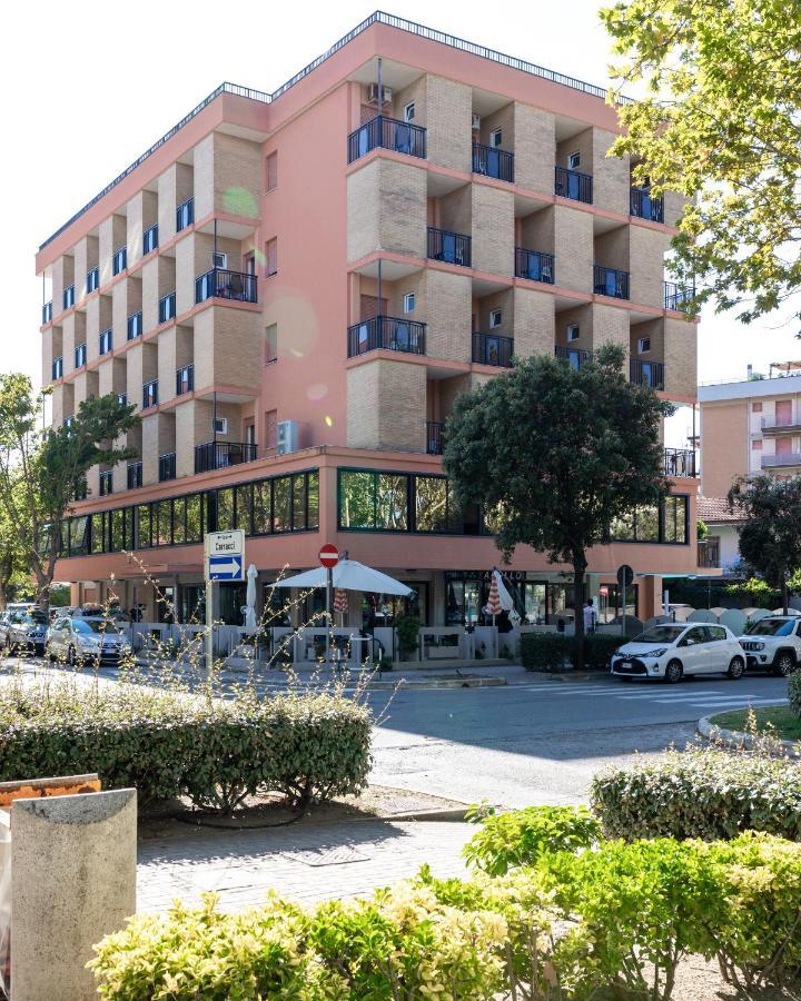 Hotel Apollo Cesenatico Esterno foto